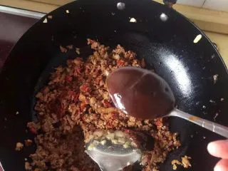 大新疆风味炸酱面 ,加2勺甜面酱，喜欢甜面酱或者家里人多的可以多加点儿