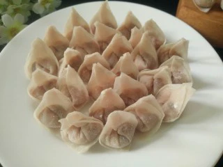 矾山特色小吃肉燕馄饨,包好吃不完放冰箱冷冻保存，要吃拿出来煮开水直接放煮熟即可，无须解冻，