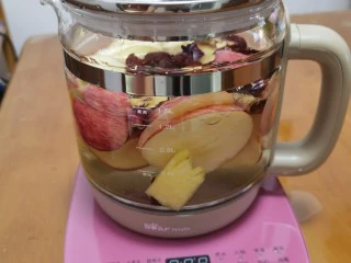 一款疏肝理气，适合春天喝的花茶～玫瑰苹果花茶, 调至“水果茶”的功能，开始煮。