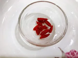 广式小吃——钵仔糕,这是枸杞的