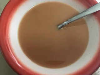 做道小朋友也爱吃的酸甜豆腐,搅拌均匀。