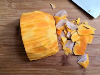 十味 香酥南瓜条,去皮后，洗净。