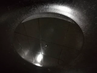 北京传统经典小吃-老北京麻豆腐,放入植物油或者羊油，现在北京餐馆里放植物油比较多。