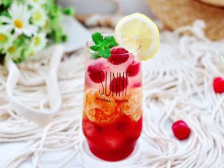 橘子蔓越莓蜂蜜冰饮,酸酸甜甜口感好，层次丰富又饱满。