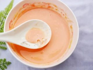 做法无敌简单的冰淇淋,撇去浮末。