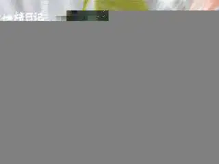 风靡街头的板栗饼不敢吃?那就自制吧,美味又好吃,把蒸好的麻薯取出来,趁热拌入黄油,带着手套趁热揉进去的(没错,如果练就铁砂掌),用刮刀不太好拌。放凉备用即可!