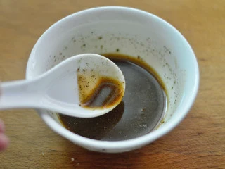 黑椒牛肉杏鲍菇,再加入少许水，调匀 