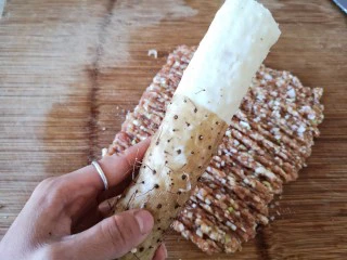 团团圆圆——珍珠圆子, 山药上锅隔水蒸熟后去皮。