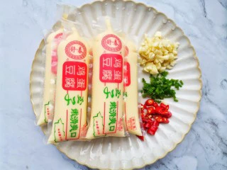 脆皮日本豆腐,准备好所有食材。
