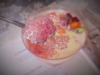 缤纷水果西米露,舀一勺西米,满满的都是果味和椰汁的味道,口感也很q 弹