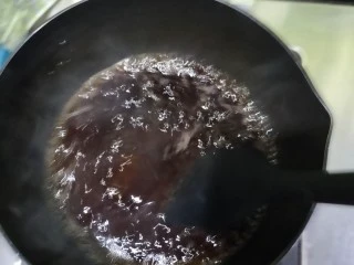 红糖珍珠奶茶,大火煮开至融化