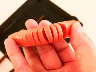 10分钟快手菜 肉粒多风味香肠炒俄式乳瓜,切好的小香肠