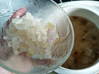 一碗可以喝的《护肤品》,适量的黄冰糖。