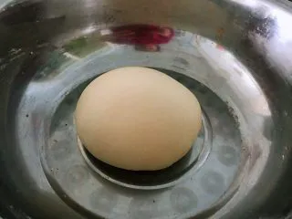 姜黄花卷，饮料做,面和好后一定时手光、盆光、面光，盖上盖子或者保鲜膜醒几分钟，不是发酵。