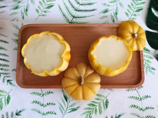 奶香金瓜燕麦糊,将糊糊倒入金瓜盅