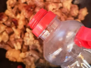 秘制红烧牛肉,加入生抽