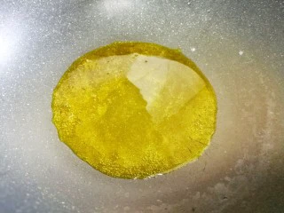 好吃到舔盘的黄瓜火腿丁,热锅热油。