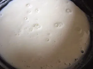 草莓布丁+芒果布丁,煮制冒小泡就可以关火了，凉一会