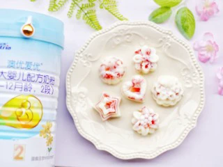 少女风的草莓牛奶冻,宝宝喜欢～