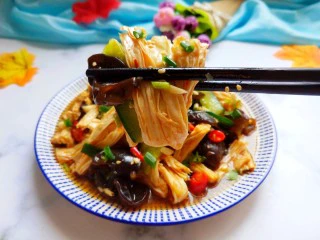 凉拌木耳腐竹,美美图片来一张，特别好吃！