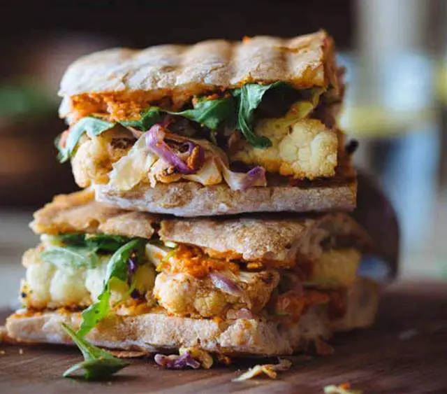 全素三明治配西班牙风味酱汁