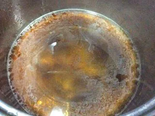 泰国风味凉拌菜,开火把汁子放入锅中烧开