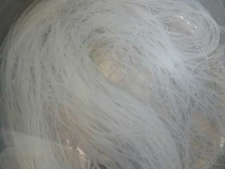 蒜蓉粉丝娃娃菜,粉丝姜水泡软