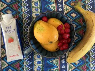 蔓越莓芒果奶昔,洗干净