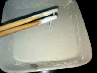 #猪里脊# 糖醋里脊,加入适量清水调匀