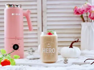 核桃花生红枣露,熬夜加班来上一杯热饮，驱散一天的疲倦和劳累，老公超喜欢喝，每次一杯刚刚好。