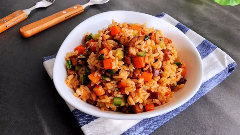 老干妈鸡丁炒饭