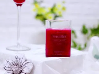 火龙果小番茄蜂蜜果汁,颜色太美腻，宝贝说不舍得喝了。