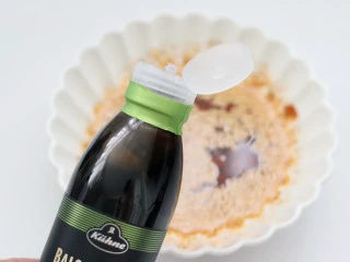 泰式风味酸辣虾,加入冠利罗勒味香醋调料汁来丰富口感。