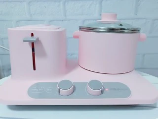 家常快手菜【凉拌海参】,盖子盖子大火蒸5分钟。