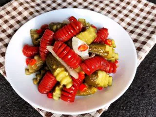 10分钟快手菜 肉粒多风味香肠炒俄式乳瓜,肉粒多风味香肠炒俄式乳瓜可以吃了