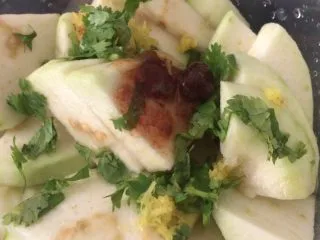 甘草水果～潮汕小吃之一,再加入青梅酱。