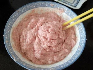 #地方特色小吃# 自制龙抄手,拌好后的肉馅是这种状态