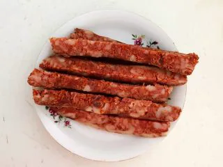 上班族的便当 风味独特的粢饭团,把腊肠切成长条