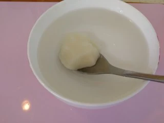 百香果+芒果苹果汁,蜂蜜用温开水化开(如图)