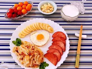 手抓饼开心早餐,加啦牛奶🥛的早餐就感觉更加营养