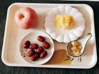 苹果银耳红枣汤,食材准备好