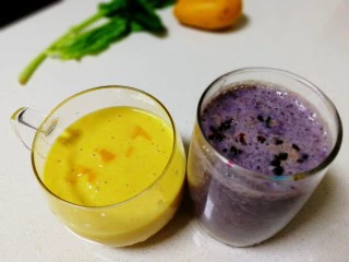 果粒奶昔【香蕉桑葚+香蕉芒果】,低成本,营养又健康的果粒奶昔。