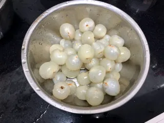 荔枝罐头➕ 玉雪肌肤罩绛纱,荔枝肉清洗下备用