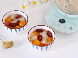 冰糖雪梨金桔饮,清甜爽口又开胃。