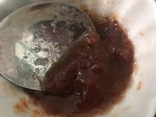 甘草水果～潮汕小吃之一,加入白糖拌匀。