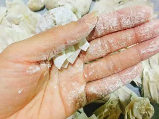 福州特色小吃+肉燕,最后抽出筷子，口处再次捏紧