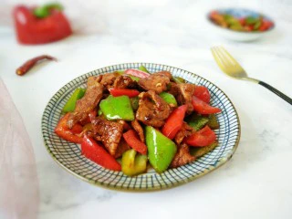 #猪年#辣椒炒肉,出锅装盘