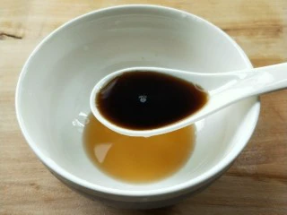 花雕酒焗藤椒手撕鸡,一勺香醋。