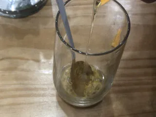 超级清爽的青瓜百香果燕窝,加入蜂蜜一包8克，或者一勺也可以