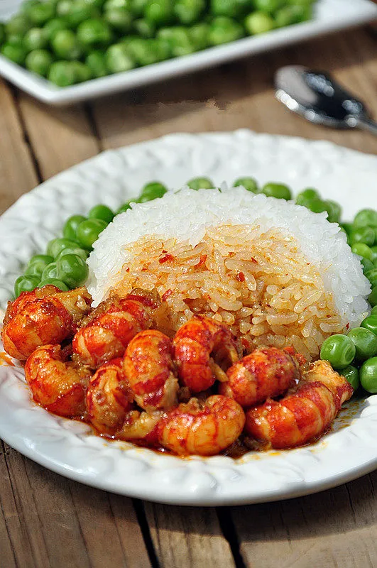 火爆流行街头的龙虾盖浇饭